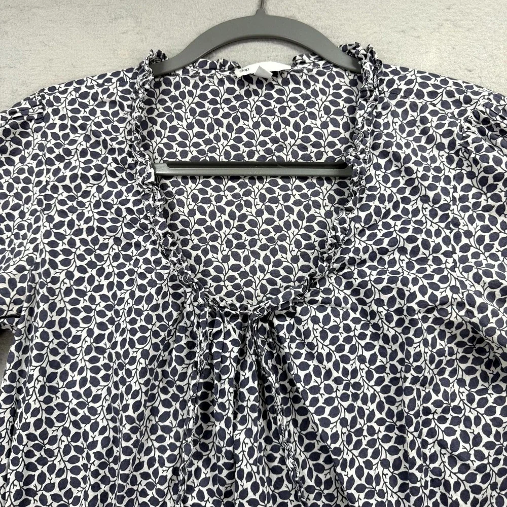 Gap Blouse Top Womens Tall Medium White‎ Navy Leaf Pattern Cotton Pleat Tie Neck